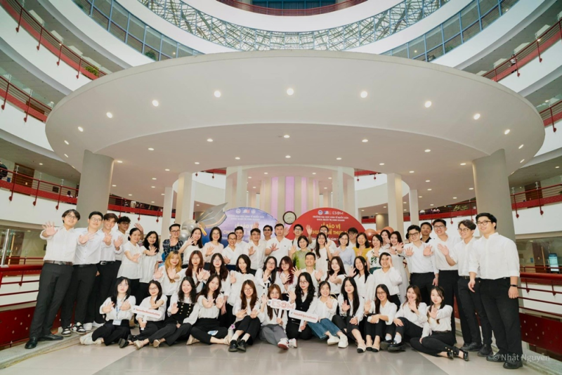 Hình ảnh tại buổi bảo vệ đồ án tốt nghiệp ESOM tại NEU