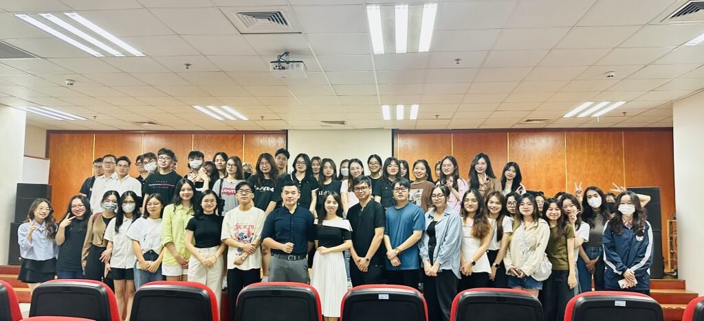 Seminar CRM: Bí quyết quản trị quan hệ khách hàng hiệu quả cho doanh nghiệp